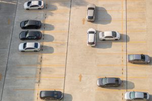 A car park with moving vehicles which can cause a road traffic accident claim 
